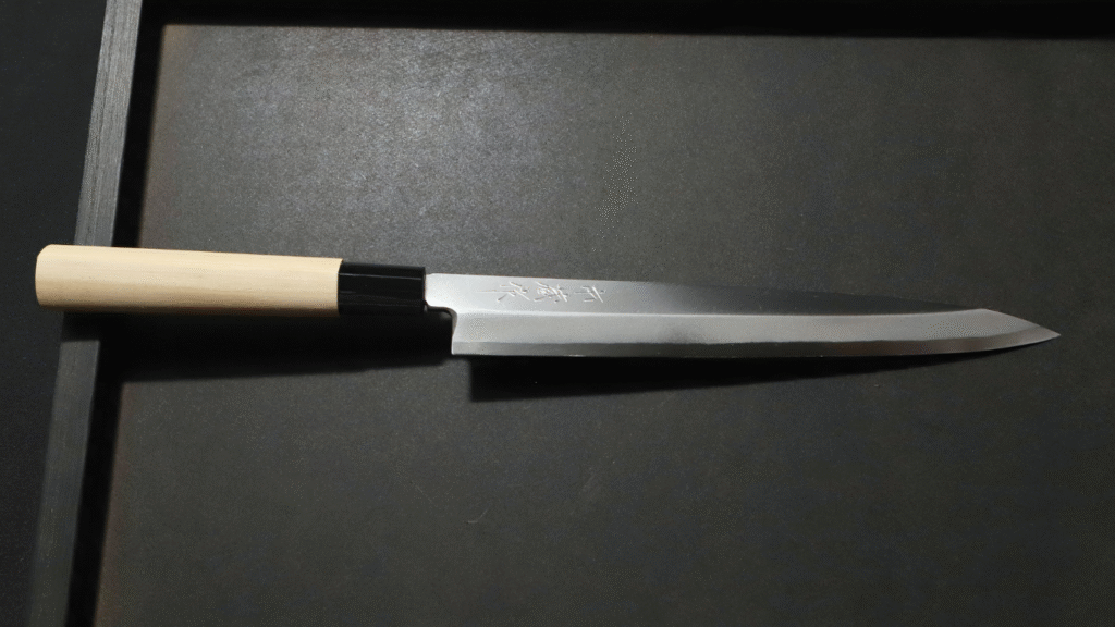 Sashimi made with Ichizo knife